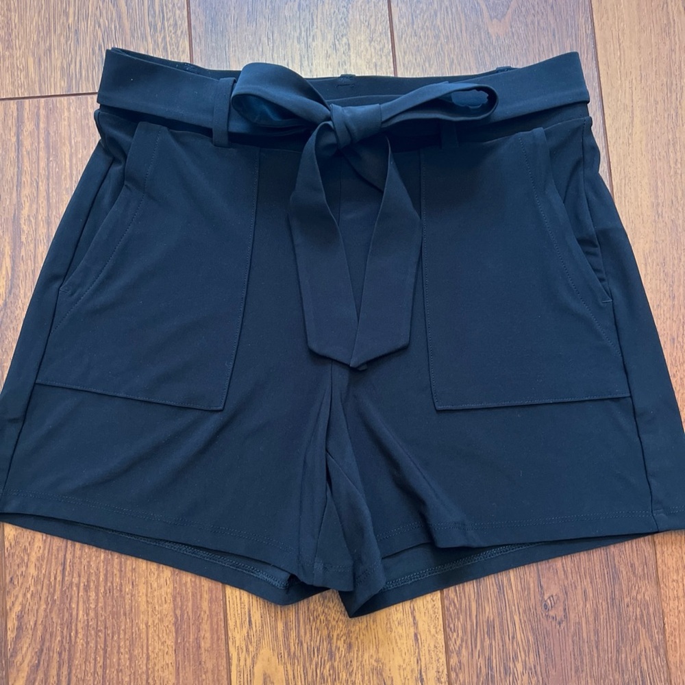 White House Black Market Black knit pull on shorts size XS